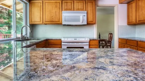 Granite vs. Quartz for a Florida Kitchen: How to Choose